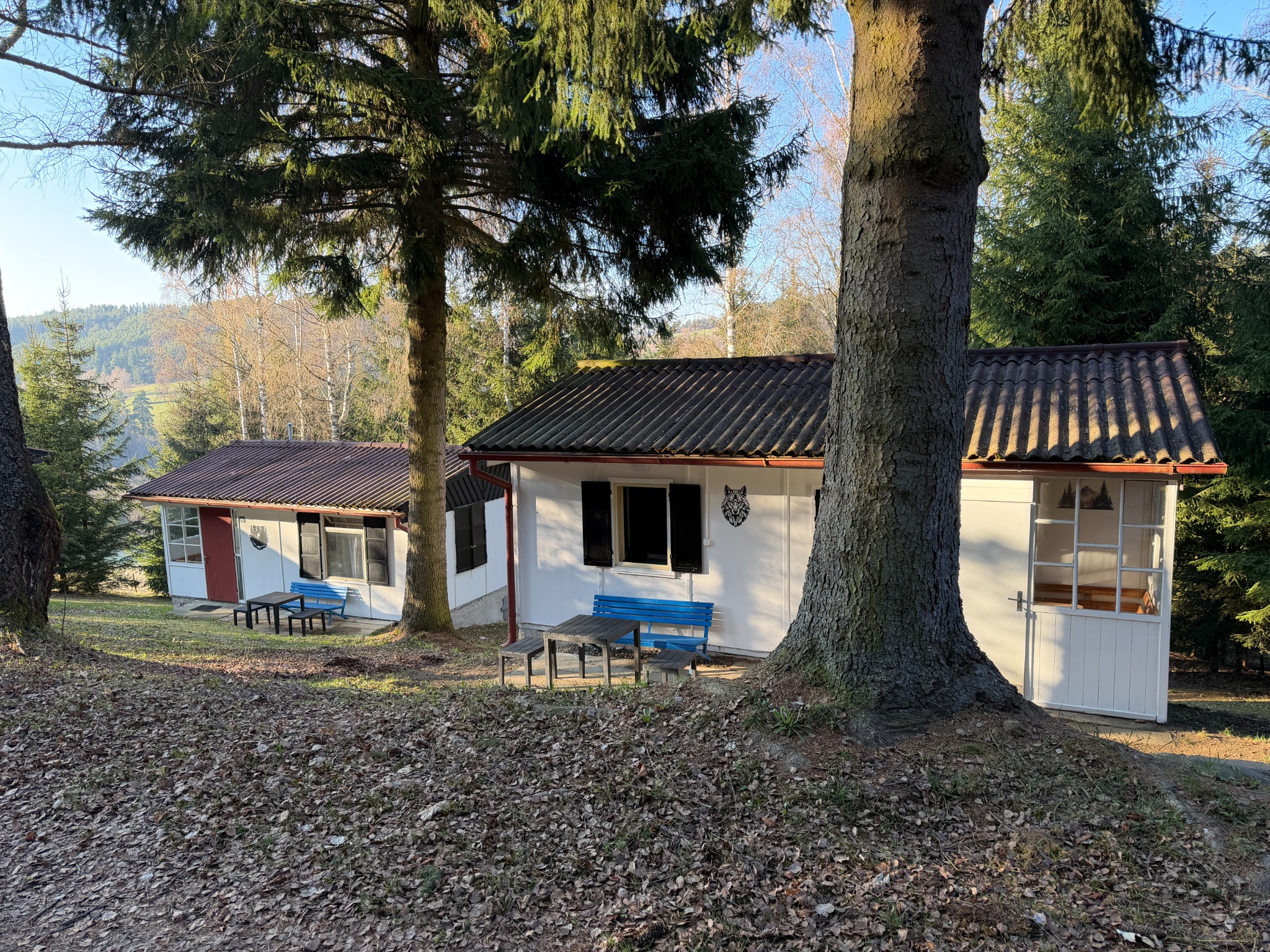 Dvě chaty v areálu Chaty Kašperské Hory